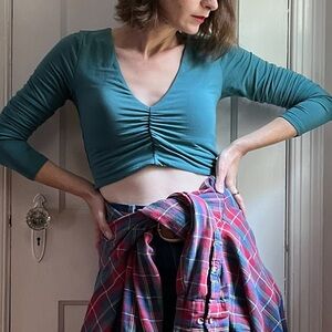 Wilfred Balletcore Peacock Blue Ruched V-Neck Long Sleeved Crop Top Size Small